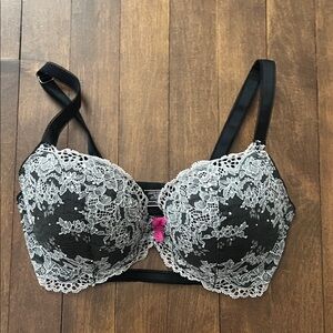 Victoria's Secret Black and White Lace Bra
